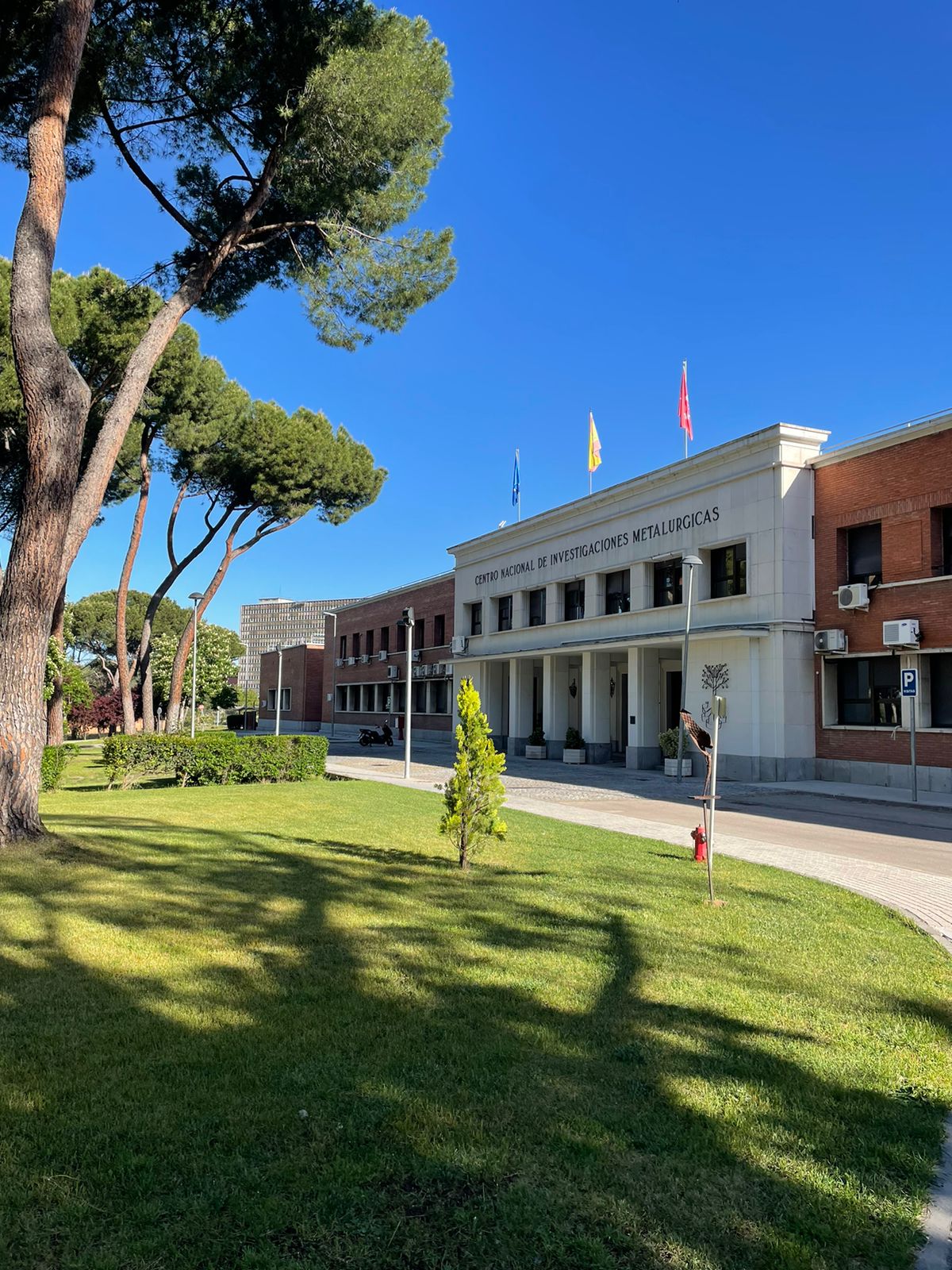 Scientists from IMMS SAS visited the National Center for Metallurgical Research in Madrid